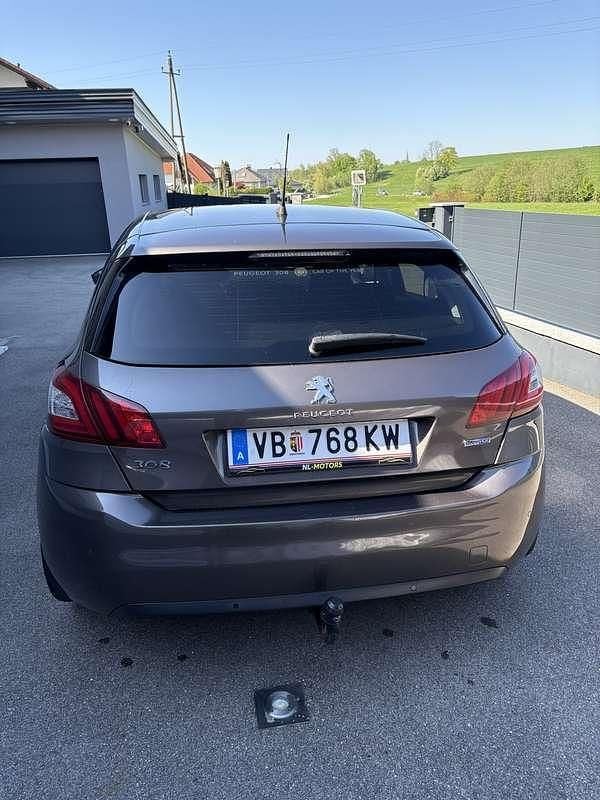 Gebraucht Peugeot 308 Allure 120 PS (88 kW) 2015 Silber Limousine