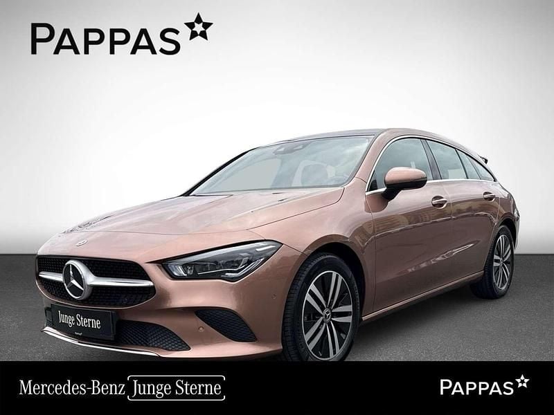 Gebraucht Mercedes CLA200 Shooting Brake 150 PS (110 kW) 2023 Gold Kombi