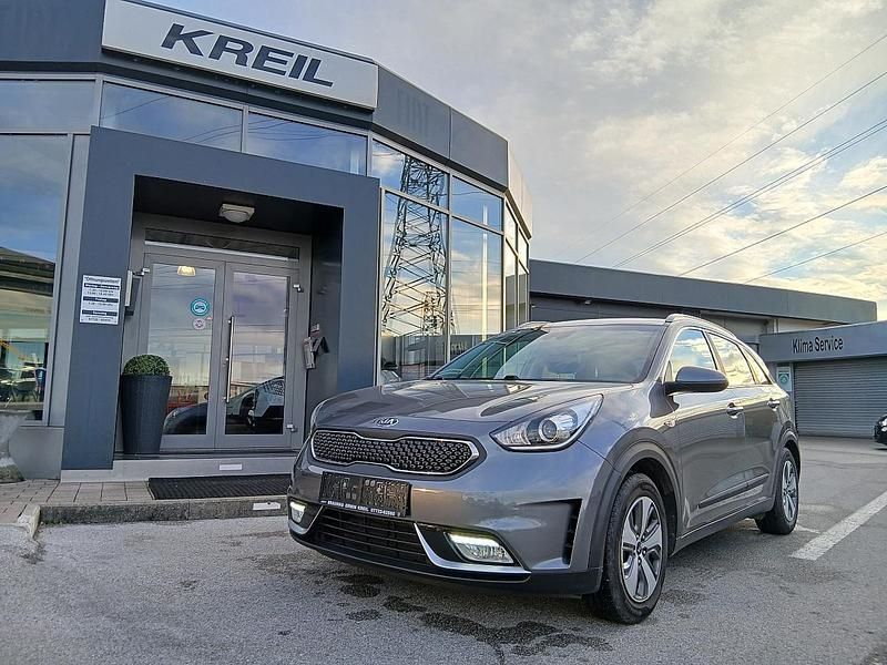 Gebraucht Kia Niro Silver 105 PS (77 kW) 2018 Schwarz SUV