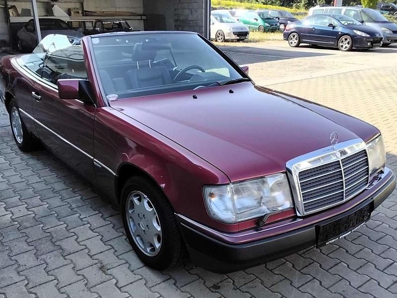 Gebraucht Mercedes E300 220 PS (161 kW) 1993 Rot Cabrio