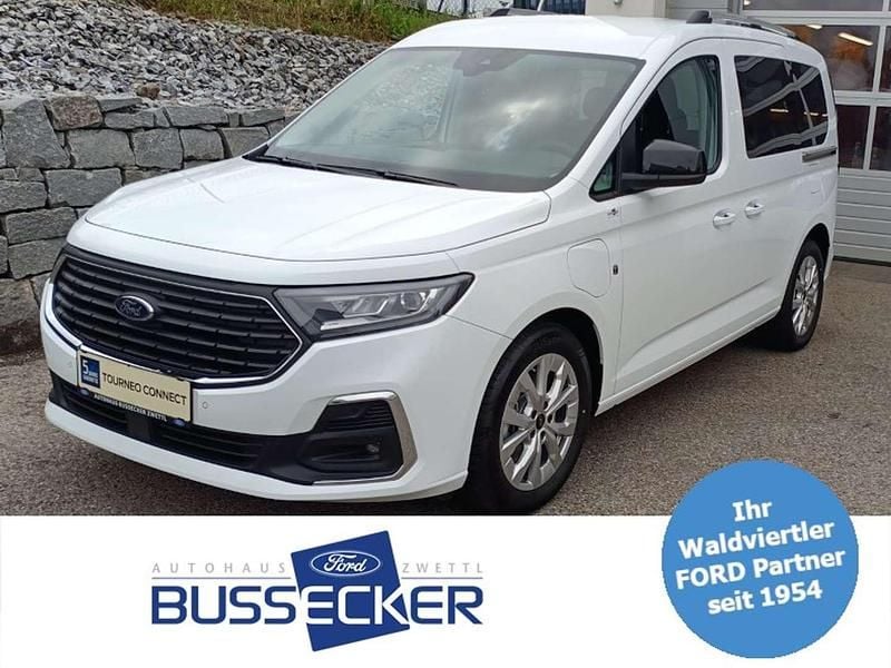 Gebraucht Ford Tourneo Titanium 116 PS (85 kW) 2025 Weiß Kombi