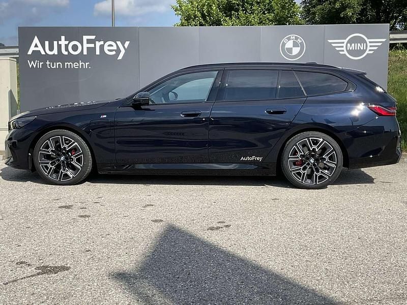 Gebraucht BMW 530e Efficient Dynamics 299 PS (219 kW) 2025 Schwarz Kombi