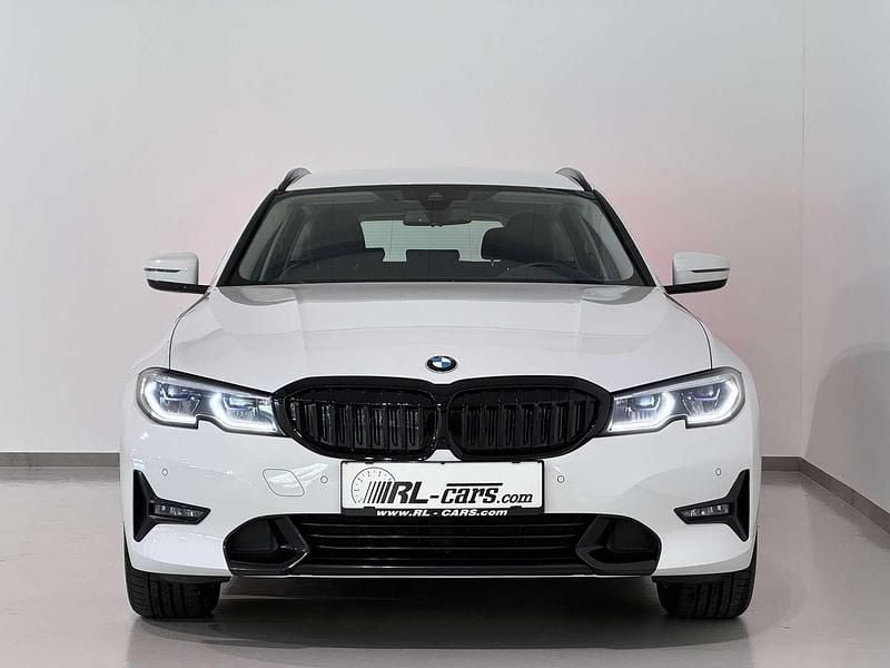 Gebraucht BMW 330e Sport Line 292 PS (214 kW) 2021 Weiß Kombi