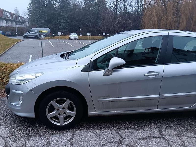 Gebraucht Peugeot 308 98 PS (72 kW) 2010 Limousine