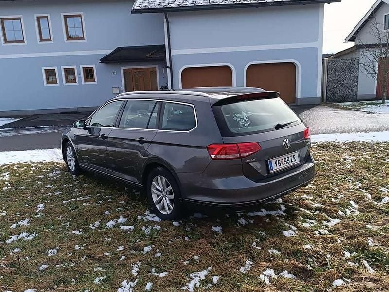 Gebraucht VW Passat Comfortline 120 PS (88 kW) 2015 Grau Kombi