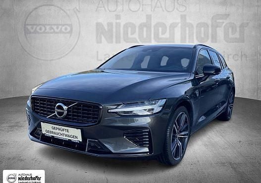 Pine grey metallic Gebraucht 2022 Volvo V60 R-Design Kombi | € 46.900 - Bild 1/4
