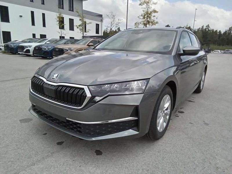 Grau Gebraucht 2024 Skoda Octavia Selection Kombi | € 35.231 (Fairer Preis) - Bild 1/4