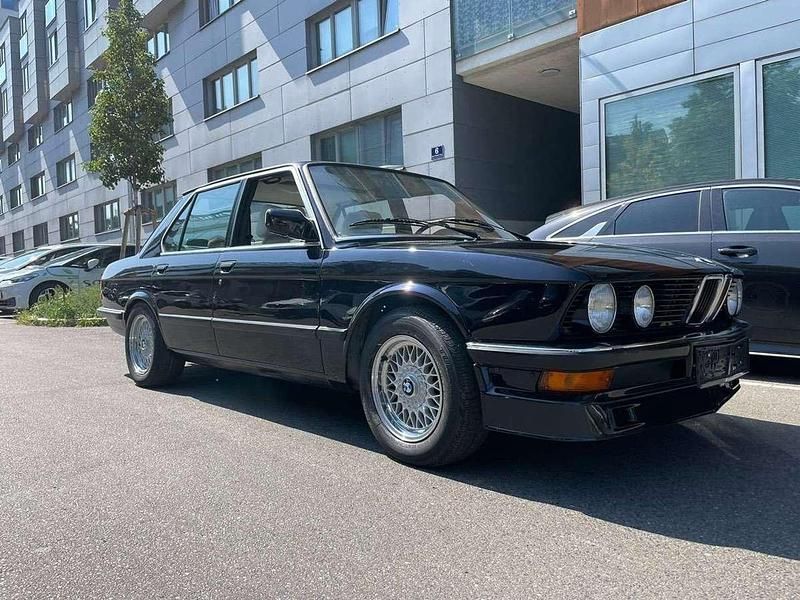 Gebraucht BMW 520 Basis 120 PS (88 kW) 1984 Schwarz Limousine