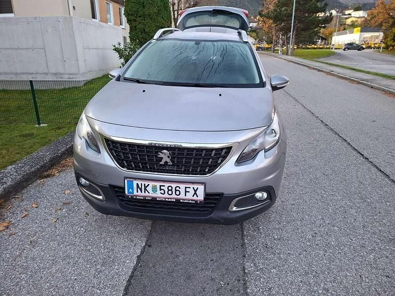 Grau Gebraucht 2019 Peugeot 2008 Active SUV | € 12.500 (Fairer Preis) - Bild 1/4