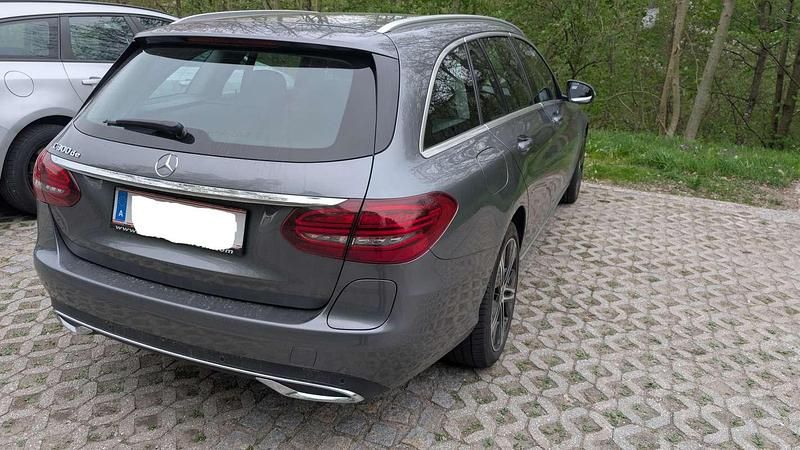 Gebraucht Mercedes C300 194 PS (142 kW) 2021 Grau Van