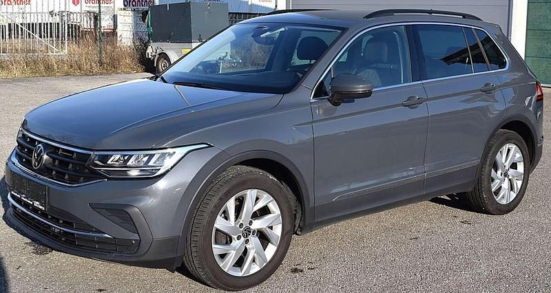 Gebraucht VW Tiguan Life 150 PS (110 kW) 2022 Grau SUV
