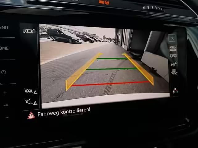 Gebraucht VW Touran 150 PS (110 kW) 2022 Purewhite Van / Kleinbus