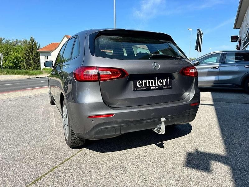 Gebraucht Mercedes B180 136 PS (100 kW) 2019 Grau Van / Kleinbus