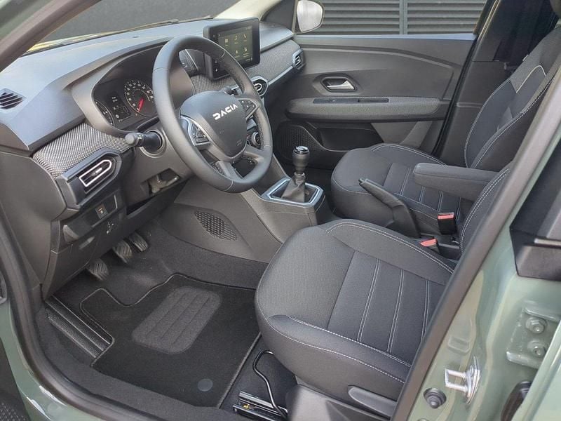 Neu Dacia Jogger Expression 110 PS (80 kW) 2025 Van / Kleinbus