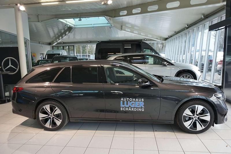 Gebraucht Mercedes E300 AMG 197 PS (144 kW) 2024 Grau Kombi