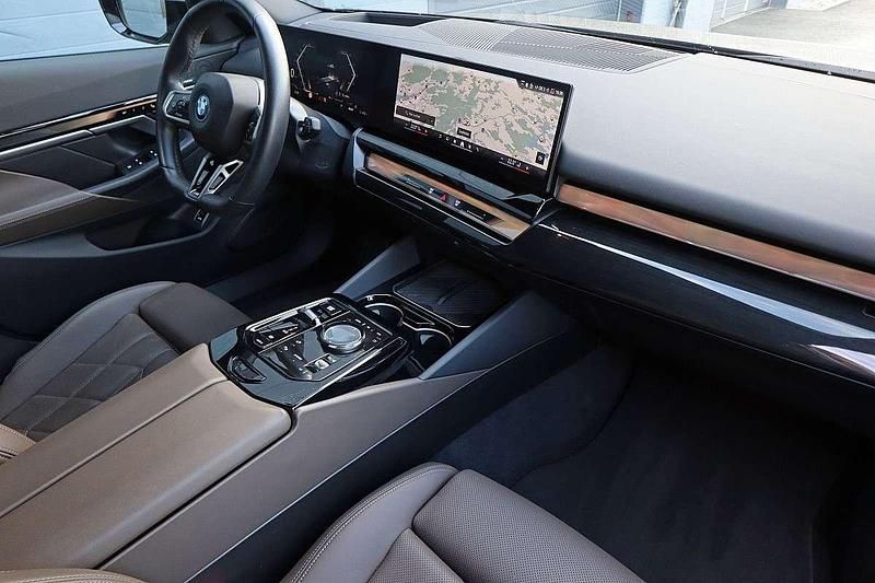 Gebraucht BMW i5 M Sport 250 kW (340 PS) 2024 Grau Kombi