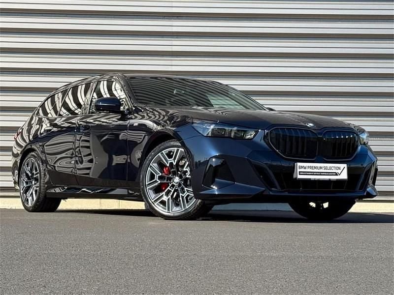Gebraucht BMW 520 Shadowline 197 PS (144 kW) 2025 M carbonschwarz Kombi