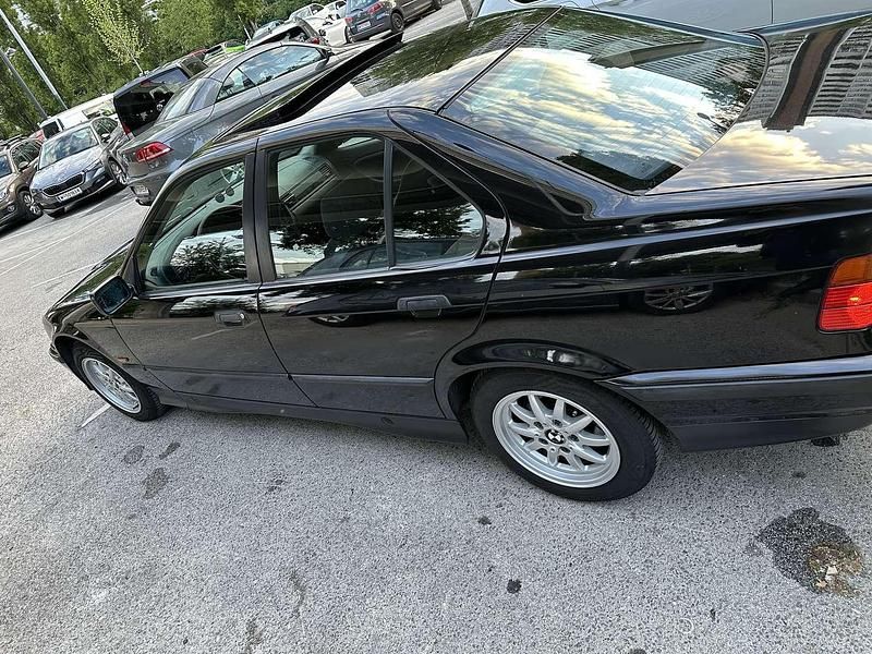 Gebraucht BMW 320 150 PS (110 kW) 1997 Limousine