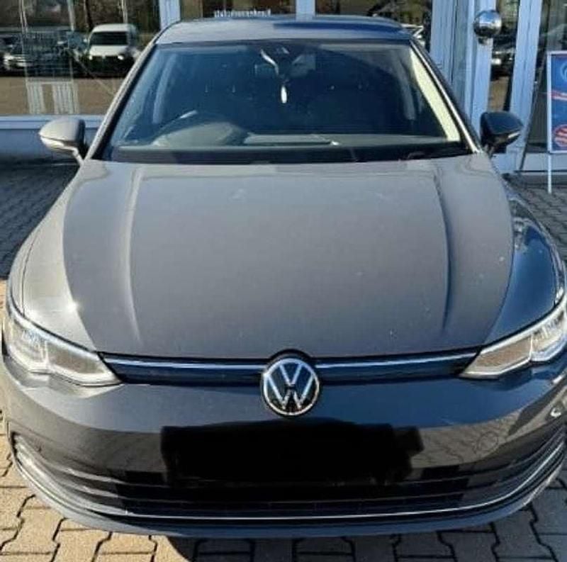 Gebraucht VW Golf VIII Life 150 PS (110 kW) 2022 Grau Limousine