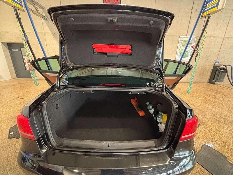 Gebraucht 2014 VW Passat Highline Limousine | € 8.999 (Etwas zu teuer) - Bild 1/4