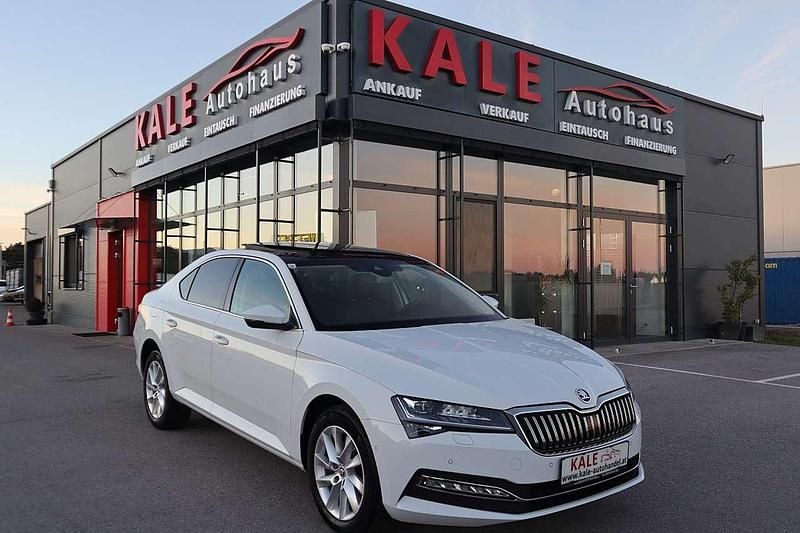 Weiß Gebraucht 2022 Skoda Superb Style Limousine | € 24.990 (Etwas zu teuer) - Bild 1/4