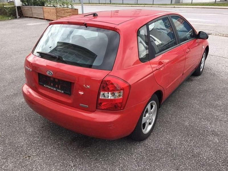 Gebraucht Kia Cerato Motion 116 PS (85 kW) 2007 Rot Limousine