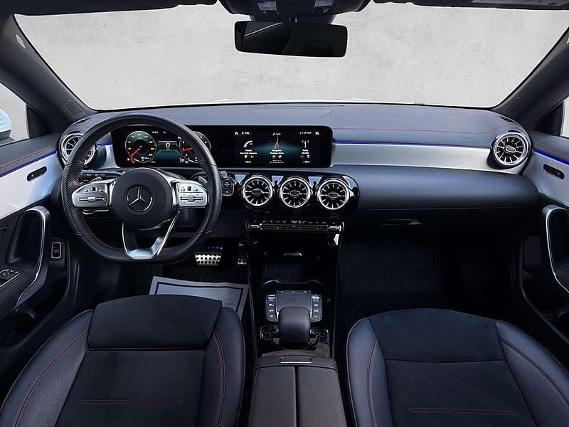 Gebraucht Mercedes CLA200 Shooting Brake AMG line 163 PS (119 kW) 2023 Weiß Kombi