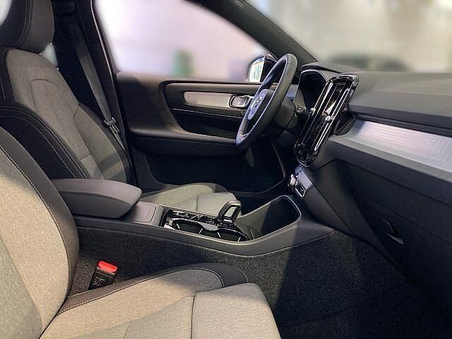 Gebraucht Volvo XC40 163 PS (119 kW) 2025 Grau SUV