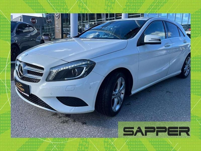 Weiß Gebraucht 2015 Mercedes A180 Limousine | € 12.490 (Fairer Preis) - Bild 1/4