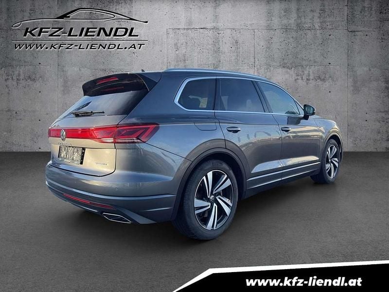 Gebraucht VW Touareg Elegance 381 PS (280 kW) 2024 Grau SUV