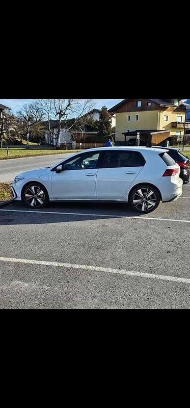 Gebraucht VW Golf VIII GTE 150 PS (110 kW) 2022 Weiß Limousine