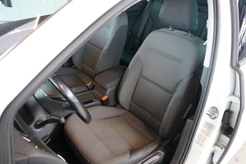 Gebraucht VW e-Golf 100 kW (136 PS) 2019 Weiss  normal Kleinwagen