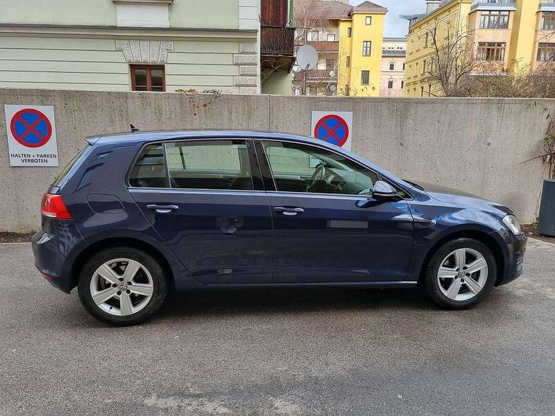 Gebraucht VW Golf VII Comfortline 110 PS (80 kW) 2014 Blau Limousine