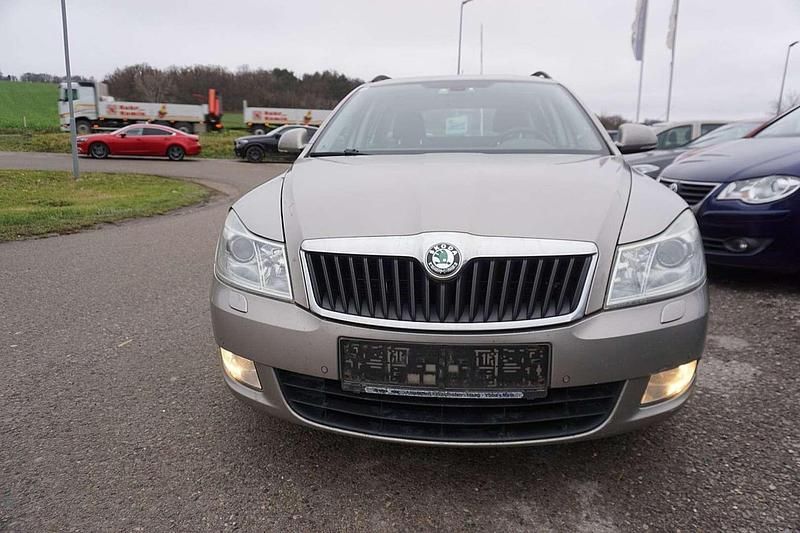 Grau Gebraucht 2009 Skoda Octavia Ambiente Kombi | € 2.790 (Guter Preis) - Bild 1/4