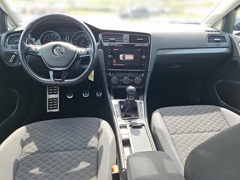 Gebraucht VW Golf VII Comfortline 116 PS (85 kW) 2019 Blau Kombi