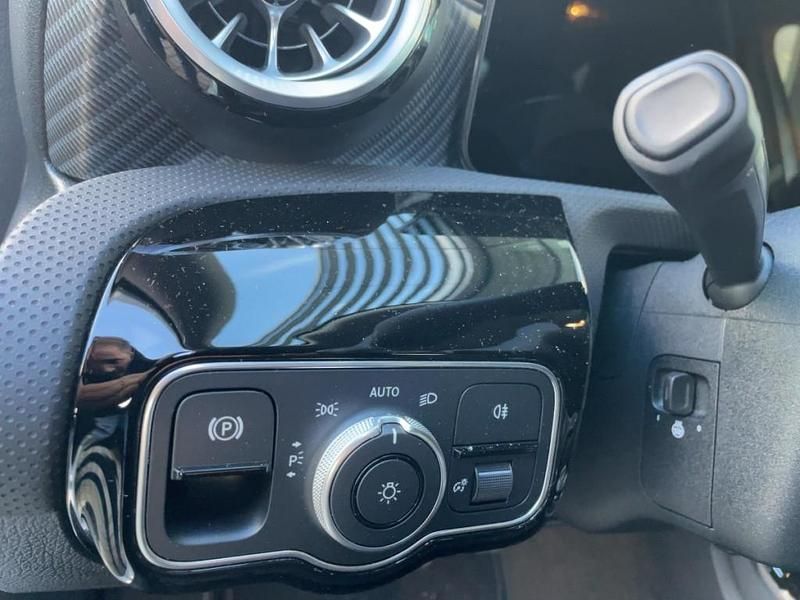 Gebraucht Mercedes A180 Progressive 116 PS (85 kW) 2024 Silber Limousine