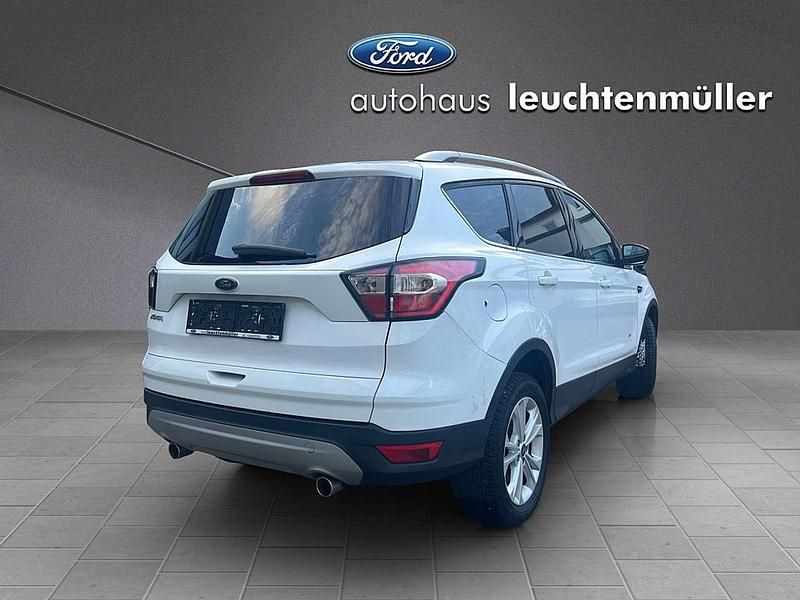 Gebraucht Ford Kuga Titanium 150 PS (110 kW) 2017 Weiß SUV