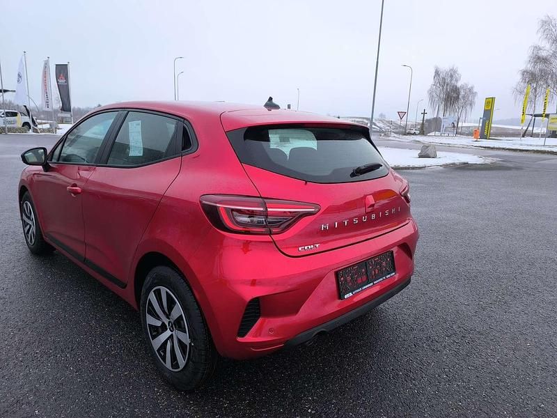 Neu Mitsubishi Colt Invite 91 PS (66 kW) 2025 Rot Kleinwagen