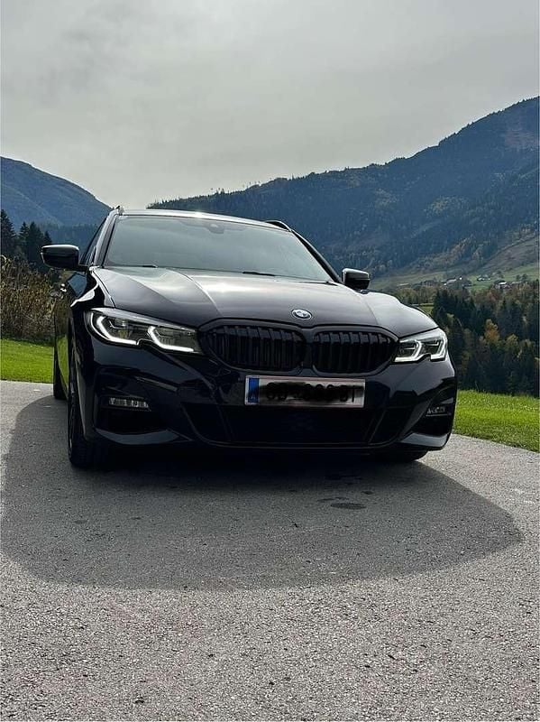 Schwarz Gebraucht 2020 BMW 320 M Sport Kombi | € 30.999 (Fairer Preis) - Bild 1/4