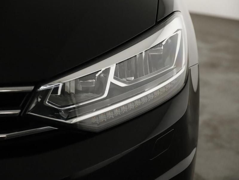 Gebraucht VW Touran Highline 150 PS (110 kW) 2021 Schwarz  metallicperleffektno Van / Kleinbus