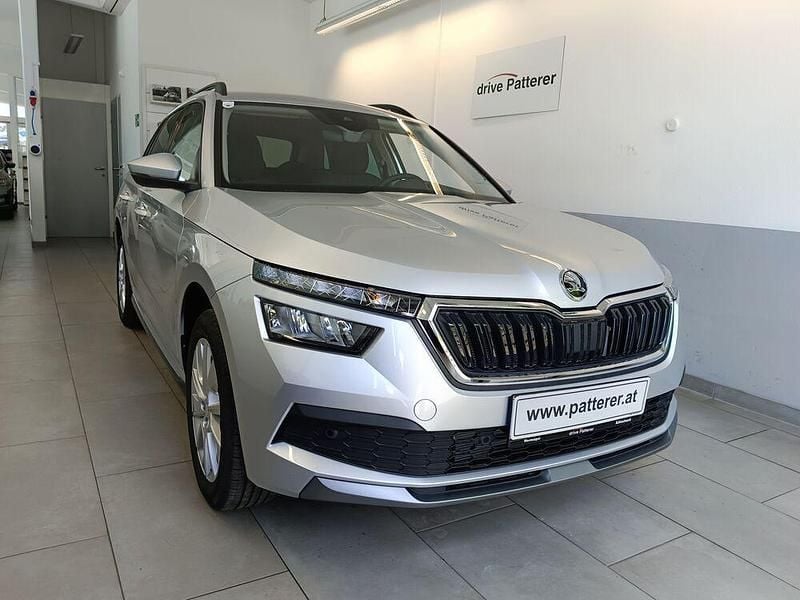 Silber metallic Gebraucht 2024 Skoda Kamiq Style SUV | € 28.490 (Teuer) - Bild 1/4