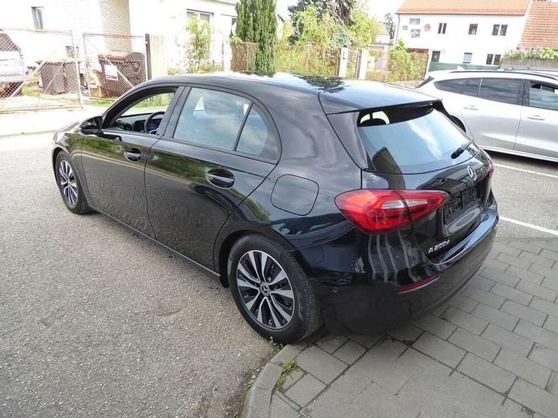 Gebraucht Mercedes A200 150 PS (110 kW) 2021 Schwarz Limousine