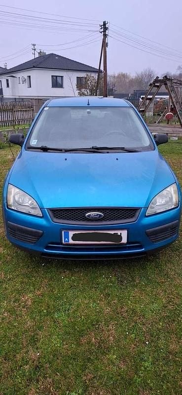 Blau Gebraucht 2004 Ford Focus Trend Limousine | € 750 - Bild 1/4