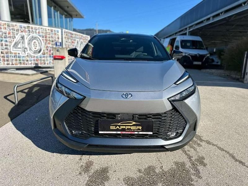 Neu Toyota C-HR Active 151 PS (111 kW) 2025 Silber SUV