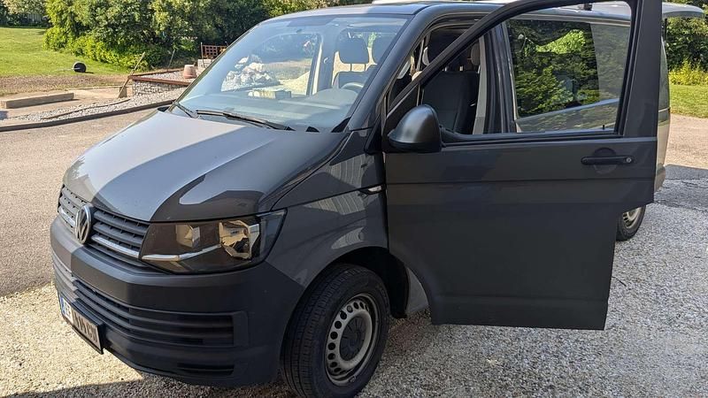 Grau Gebraucht 2017 VW Transporter Van | € 21.500 - Bild 1/4