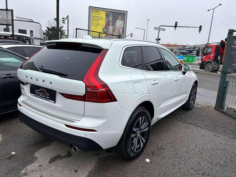 Gebraucht Volvo XC60 Momentum 190 PS (139 kW) 2020 Weiß SUV
