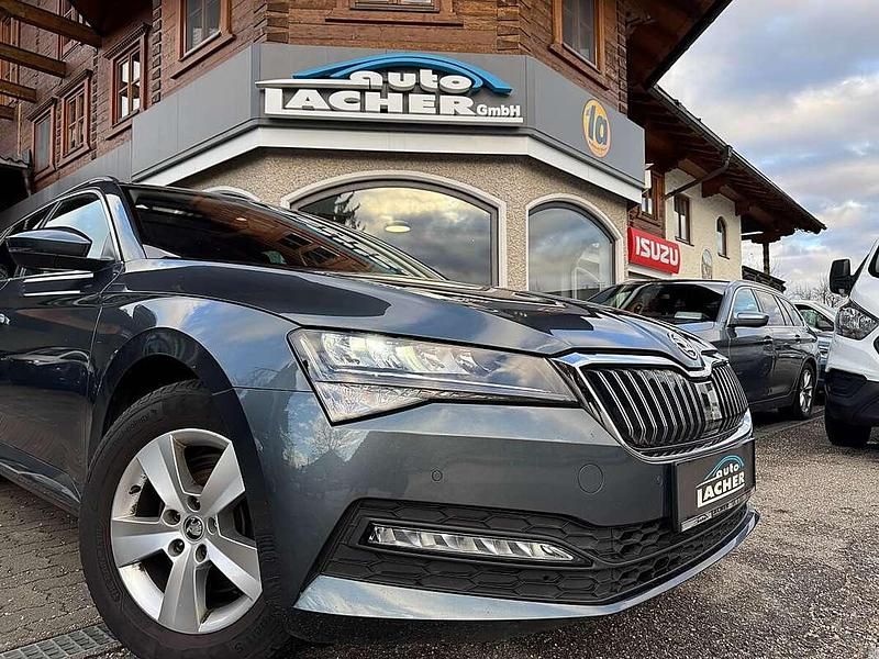 Gebraucht Skoda Superb Style 122 PS (89 kW) 2022 Grau Kombi