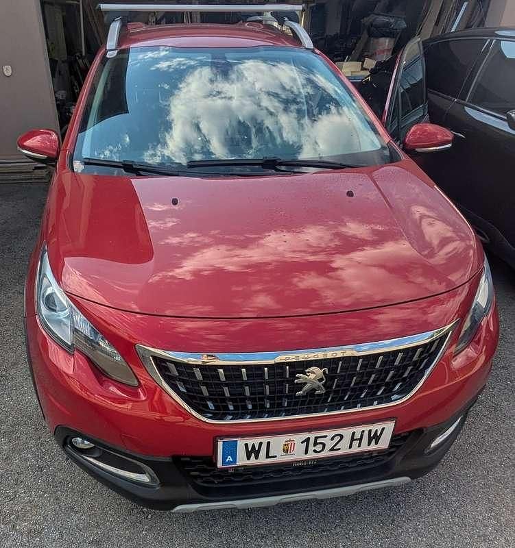 Rot Gebraucht 2018 Peugeot 2008 S SUV | € 12.390 (Fairer Preis) - Bild 1/4