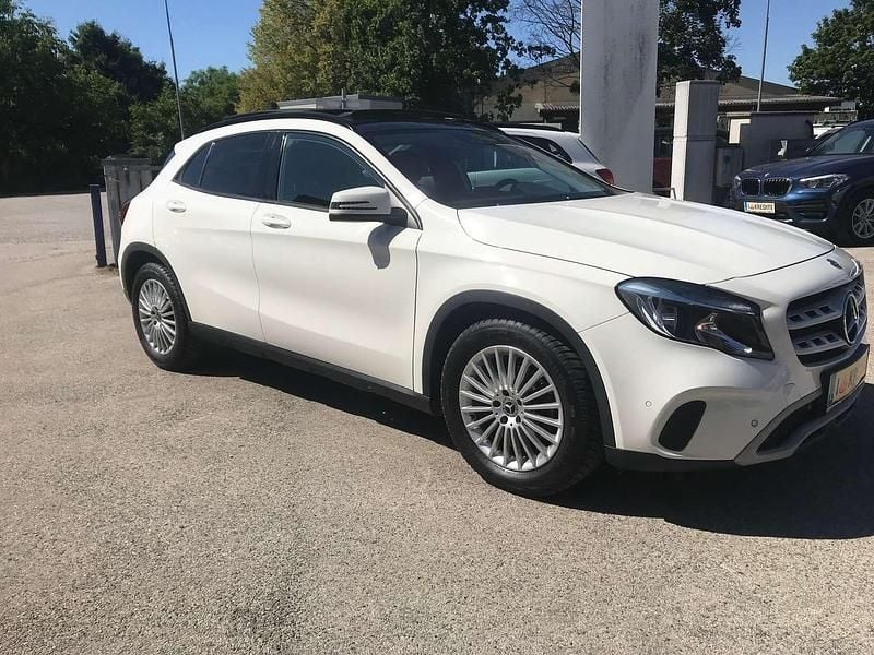Weiß Gebraucht 2017 Mercedes GLA180 SUV | € 19.980 (Fairer Preis) - Bild 1/4