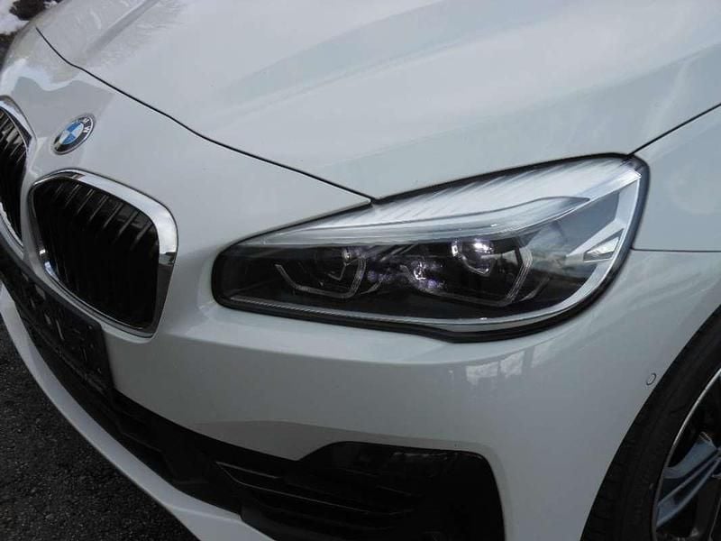 Gebraucht BMW 218 Gran Tourer Sport Line 150 PS (110 kW) 2021 Weiß Van / Kleinbus